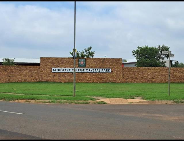 3 BEDROOM HOUSE FOR SALE IN CRYSTAL PARK